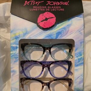 Betsey Johnson Reading Glasses Set